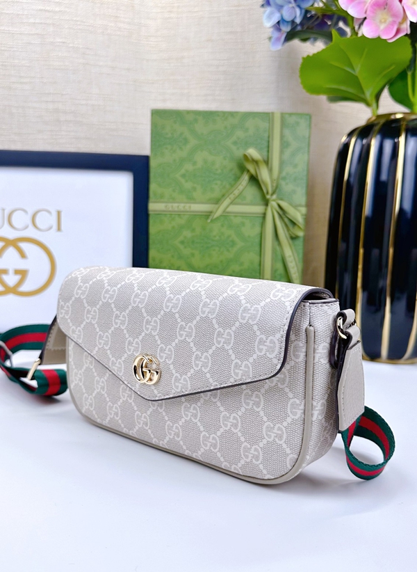 激安グッチバッグコピー側面デザイン